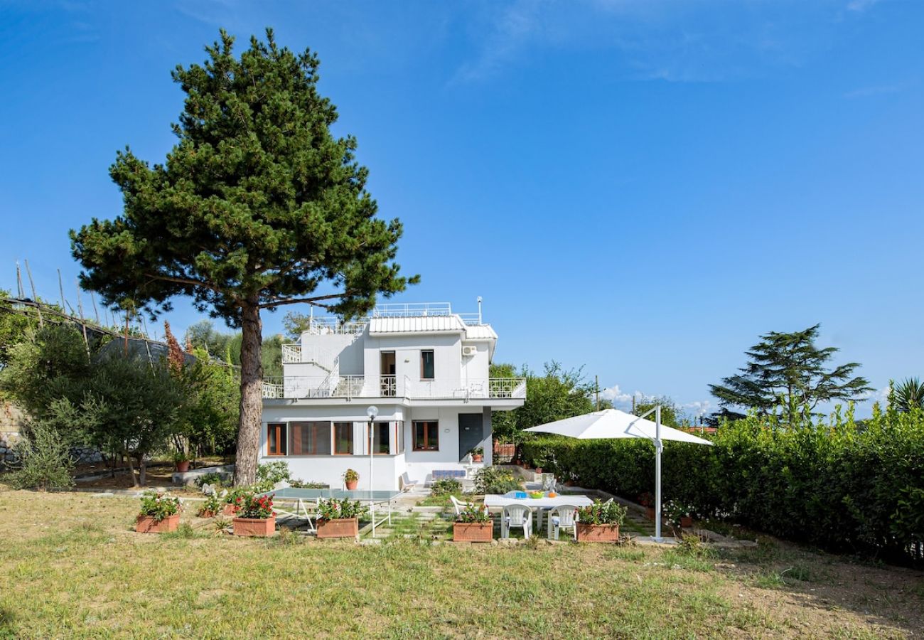 Villa in Sorrento - Villa Louise 5 min from the center of Sorrento