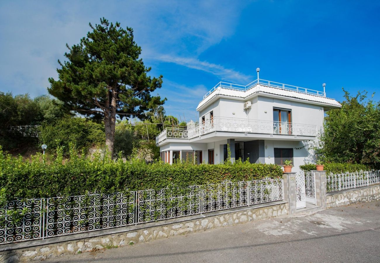 Villa in Sorrento - Villa Louise 5 min from the center of Sorrento