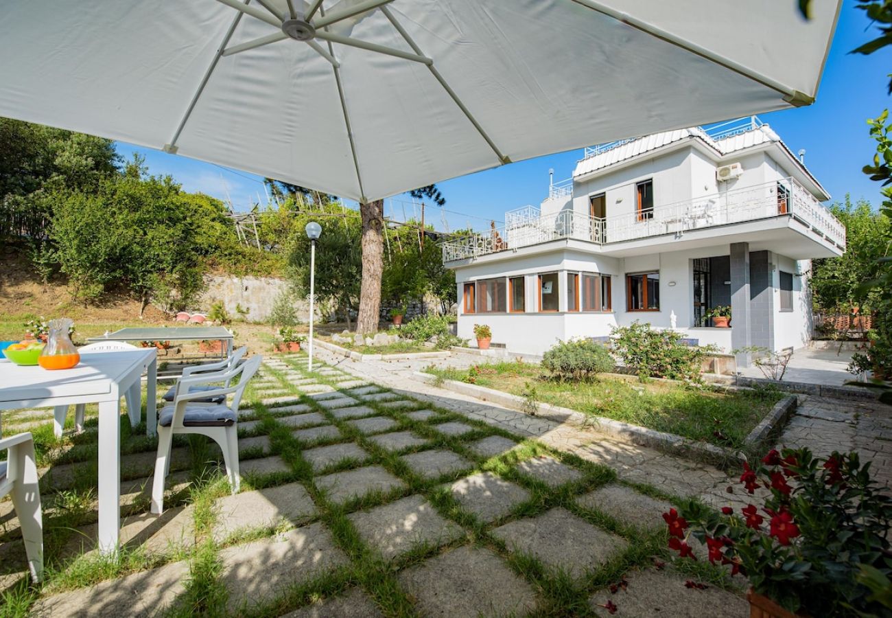 Villa in Sorrento - Villa Louise 5 min from the center of Sorrento