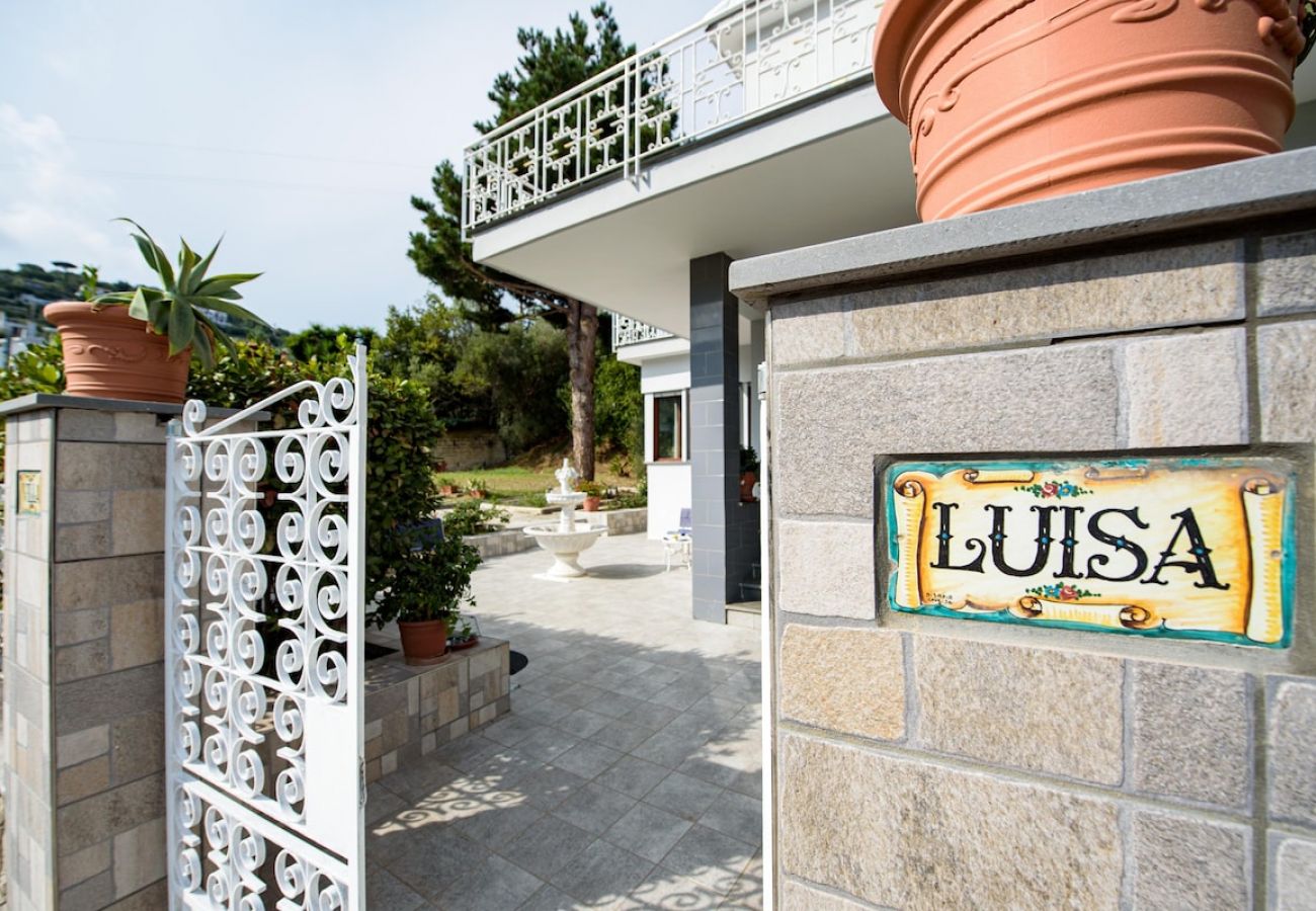 Villa in Sorrento - Villa Louise 5 min from the center of Sorrento