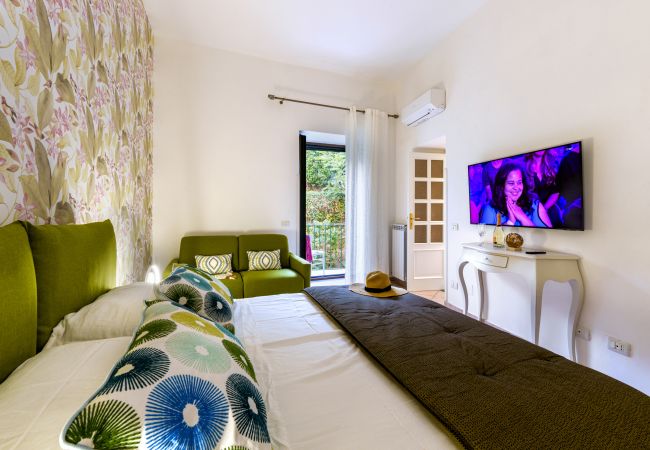 Apartment in Sorrento - -Vallone dei Mulini Suite 2 minutes from Piazza Tasso Apartment in Sorrento - -Vallone dei Mulini Suite 2 minutes from Piazza Tasso