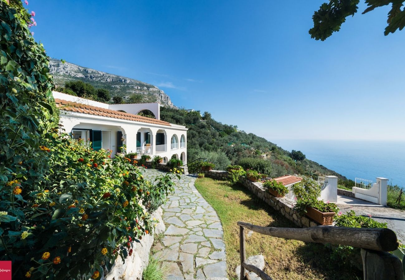 Apartment in Piano di Sorrento - Il Nibbio at 10 kilometres to Positano. 