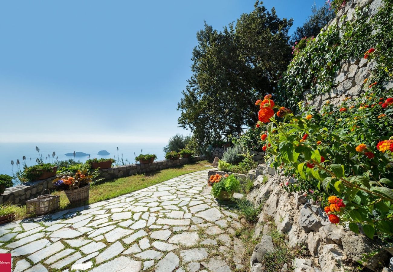 Apartment in Piano di Sorrento - Il Nibbio at 10 kilometres to Positano. 