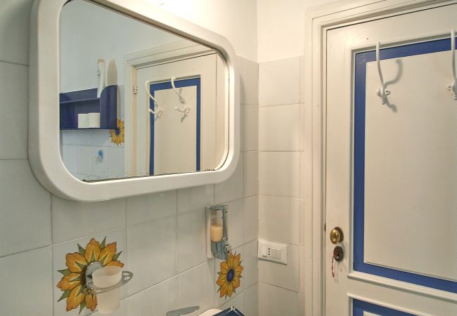 Apartment in Capri - The Capri Fresco  10 minutes from the square Apartment in Capri - The Capri Fresco  10 minutes from the square