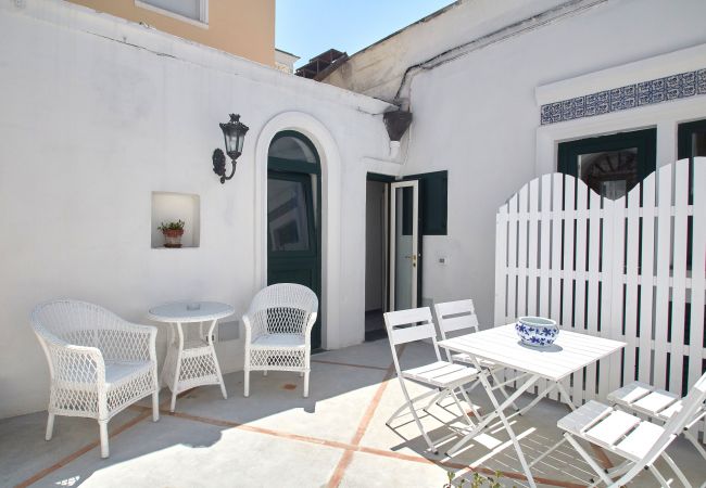 Apartment in Capri - The Capri Fresco  10 minutes from the square Apartment in Capri - The Capri Fresco  10 minutes from the square