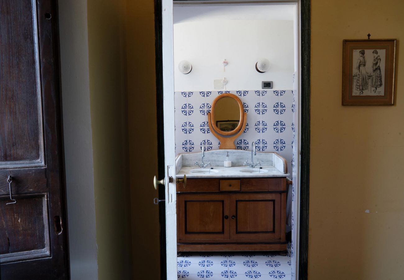 Rent by room in Vico Equense - Camera La Contessa ad Astapiana