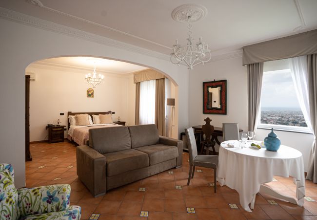 Rent by room in Casola di Napoli - Gulf Suite