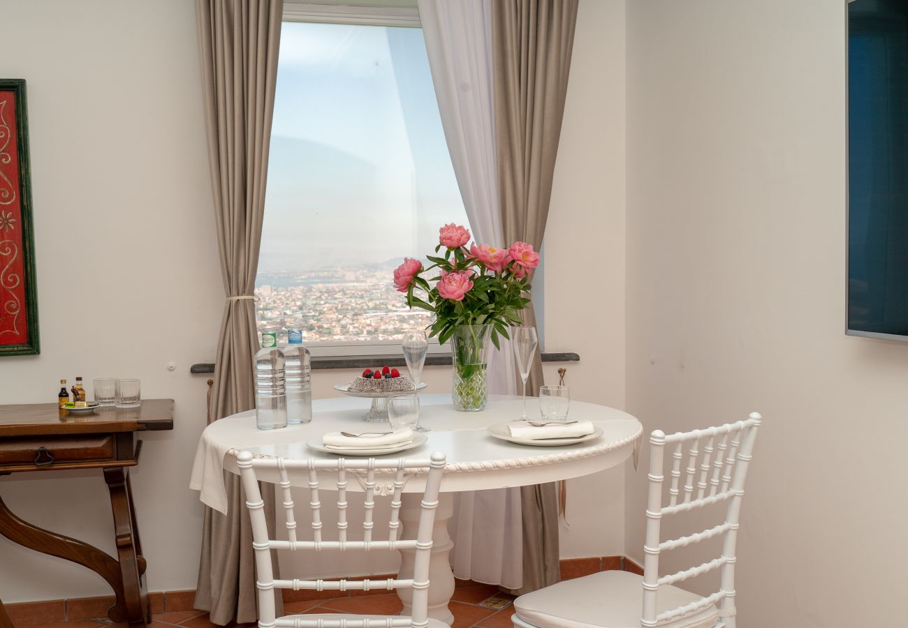 Rent by room in Casola di Napoli - Gulf Suite