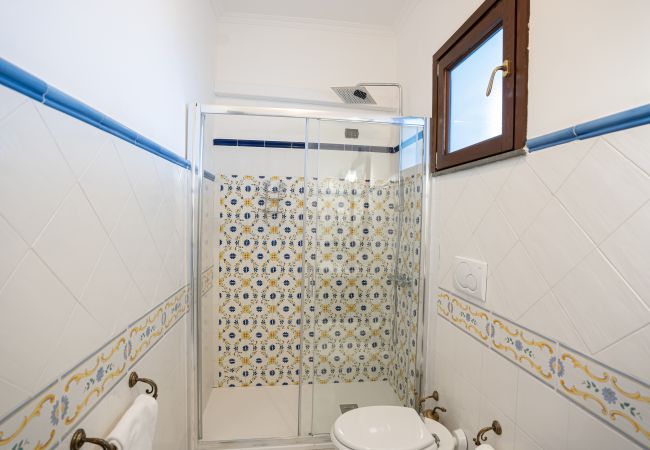 Rent by room in Casola di Napoli - Miramare Suite