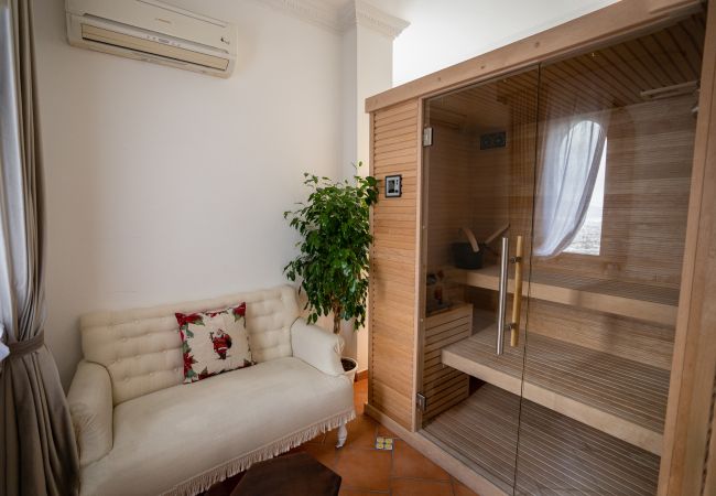 Rent by room in Casola di Napoli - Vesuvius Suite