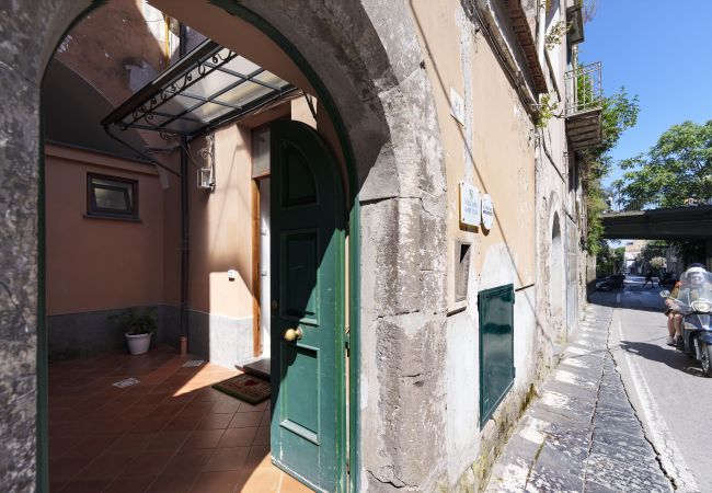 Apartment in Sorrento - VALLEY MILLS WINDOW SORRENTO Apartment in Sorrento - VALLEY MILLS WINDOW SORRENTO