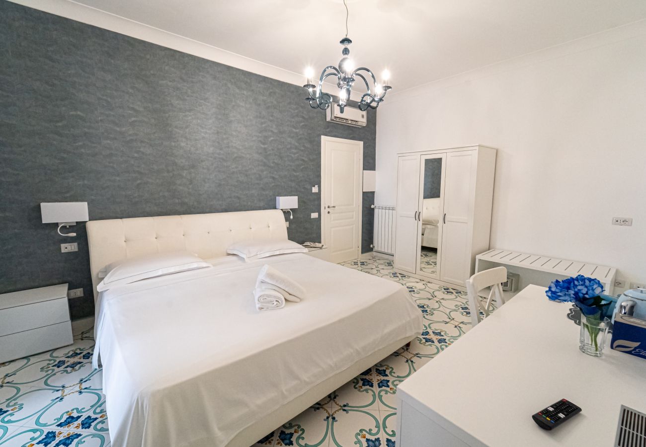 Rent by room in Sorrento - Mariarosaria Resort  Sorrento suite Positano
